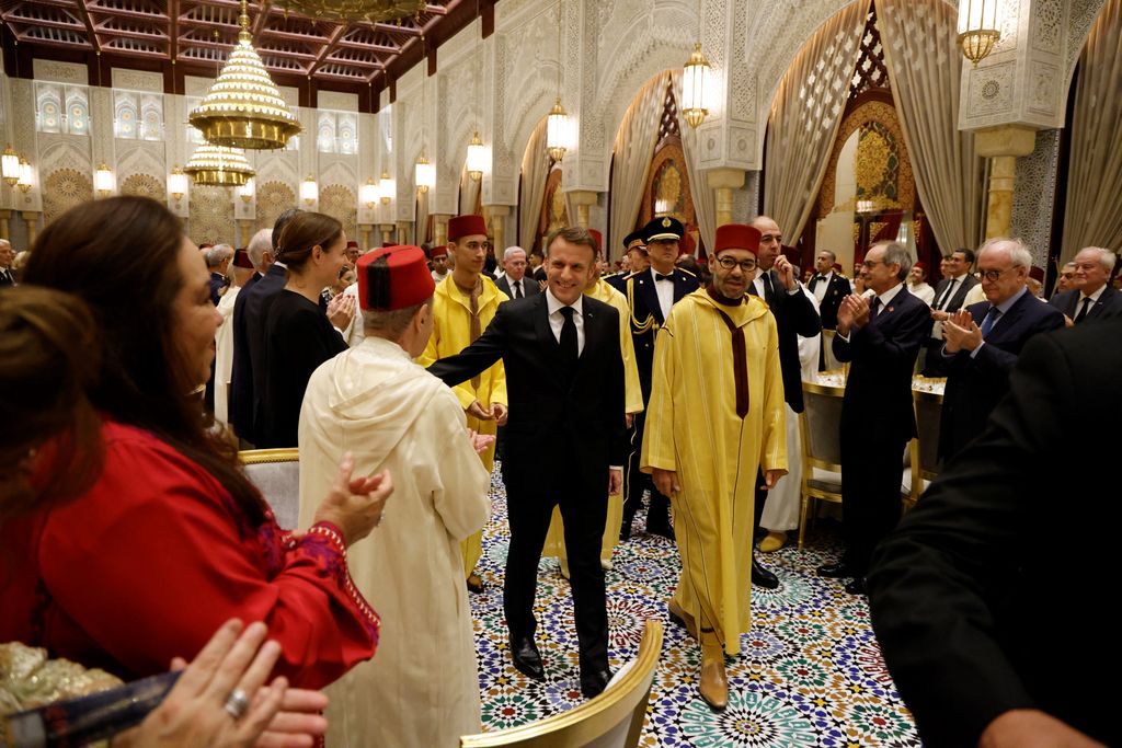 Mohamed VI, Emmanuel Macron,  Moulay Hassan en una cena de Estado el 29 de octubre de 2024