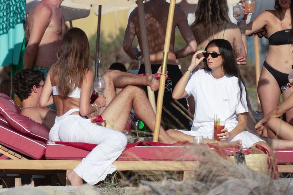 Victoria de Marichalar en Ibiza con amigos