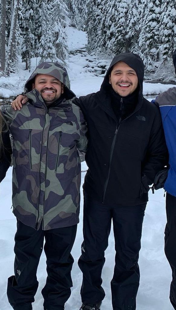 Christian Nodal junto a su padre, Jaime González.