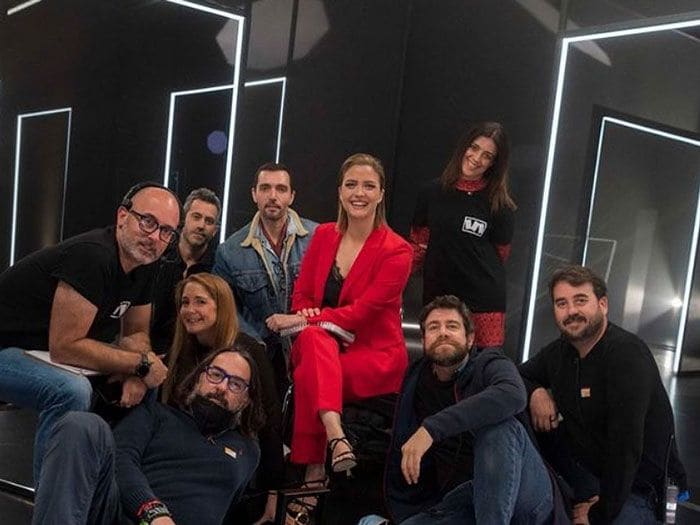 María Casado con el equipo de 'Las tres puertas'