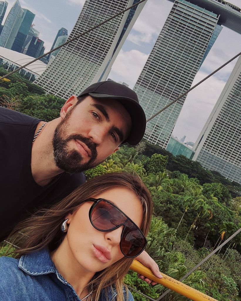 Sofía Castro y Pablo Bernot en Singapur.