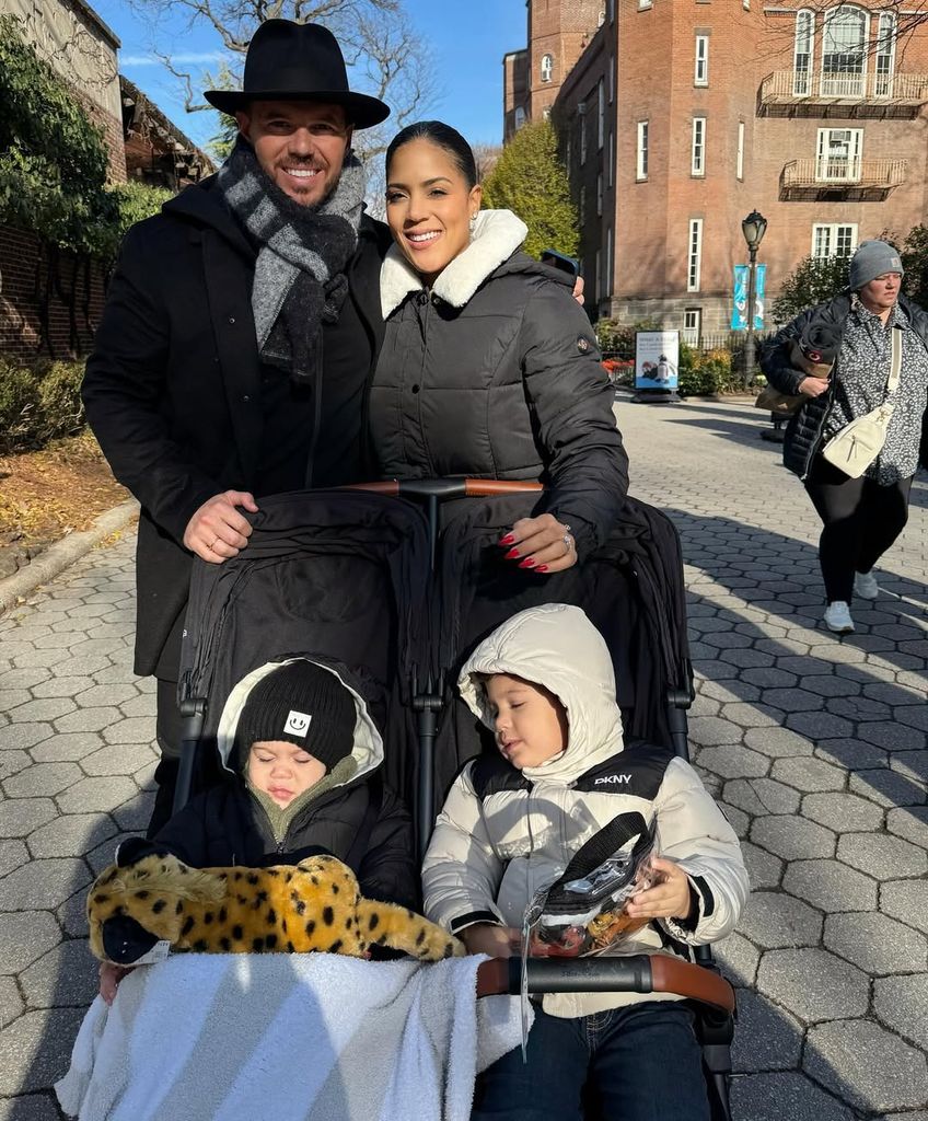 Francisca, su esposo y sus hijos, Gennaro y Franco