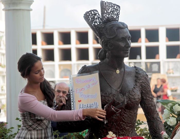 gloria camila tumba rocio jurado