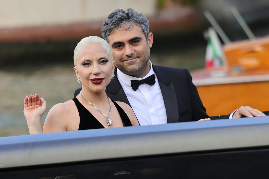 Gaga y Michael se comprometieron durante un viaje de senderismo.