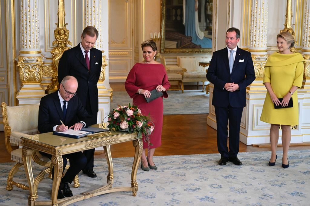 (Ceremonia de traspaso de poderes entre el Gran Duque de Luxemburgo y su hijo Guillermo