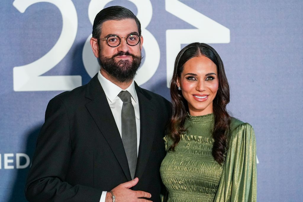 El presentador,  Manu SÃ¡nchez y su mujer, Lorena SÃ¡nchez a su llegada a la firma en el Libro de Honor. A 27 de febrero de 2025 en Sevilla, AndalucÃ­a (EspaÃ±a).El presidente de la Junta de AndalucÃ­a, Juanma Moreno, recibe en el Palacio de San Telmo a los distinguidos con los tÃ­tulos de Hijo Predilecto e Hija Predilecta, asÃ­ como a los galardonados con las Medallas de AndalucÃ­a. Los premiados acuden a la sede del gobierno andaluz para firmar en el Libro de Honor,  Francisco J. Olmo / Europa Press 27/2/2025