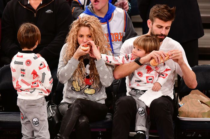 Shakira y Piqué disfrutan del 'basket' con sus hijos