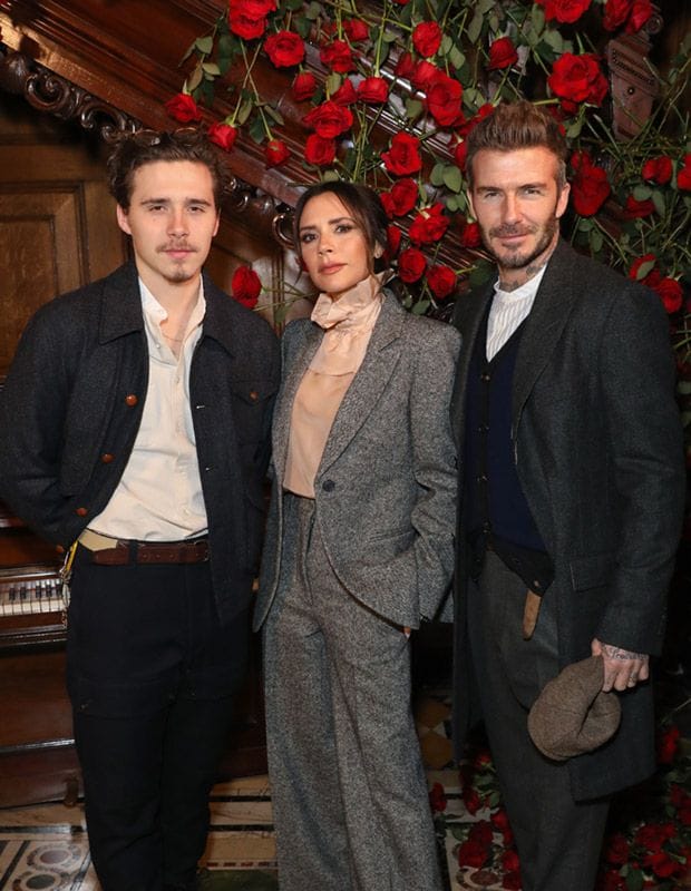 Brooklyn Beckham junto a sus padres