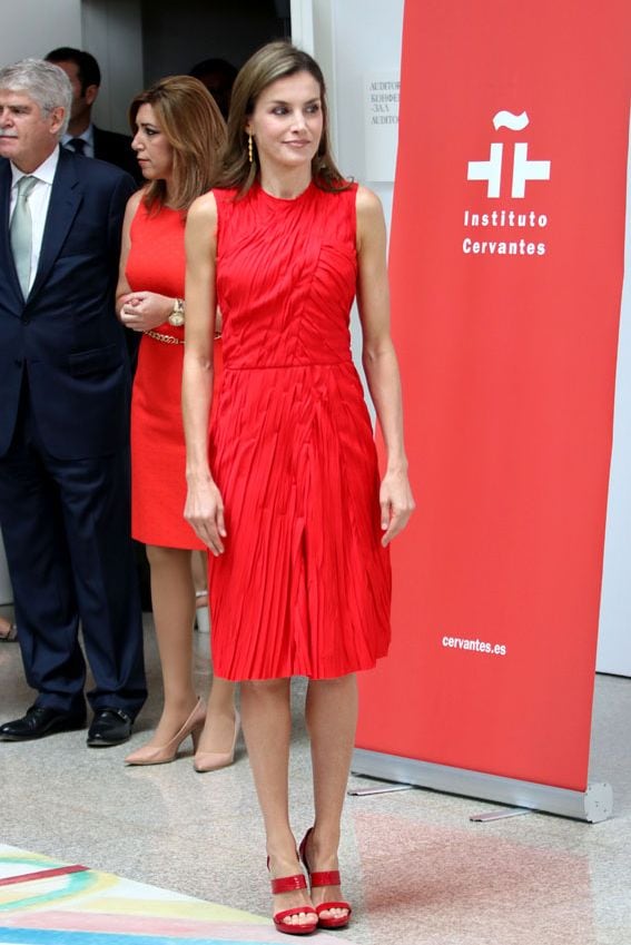 reina_letizia_rojo_look4a