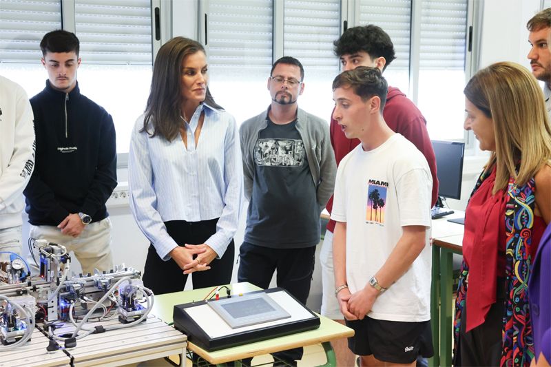 La reina Letizia en la apertura del curso de FP en Castro Urdiales el 18 de septiembre de 2024