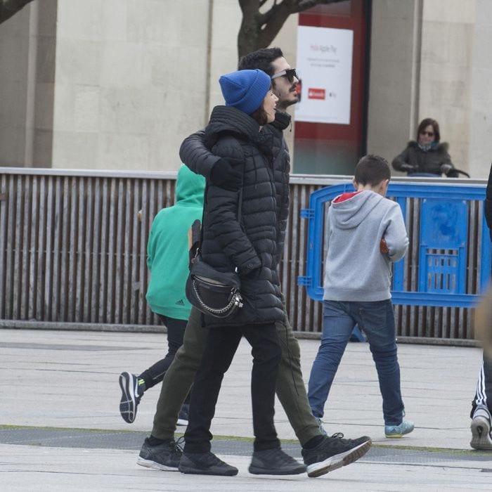 Úrsula Corberó y Chino Darín, dos apasionados turistas por las calles de Pamplona