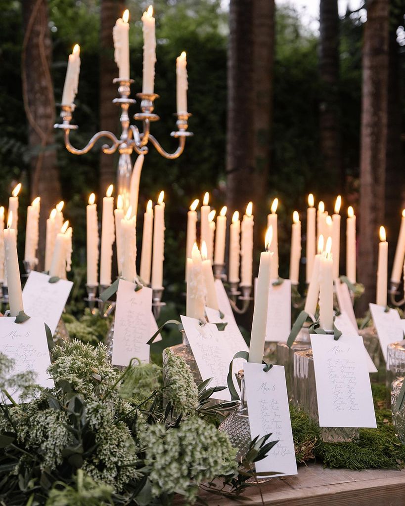 Decoración de boda con candelabros plata