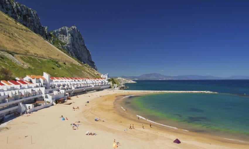 Sandy bay, una de las calas más conocidas de Gibraltar.