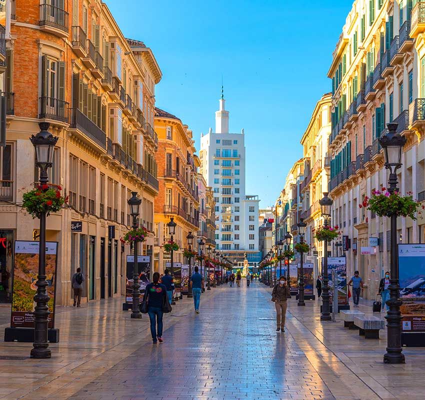 Calle Larios, la principal arteria comercial de Málaga