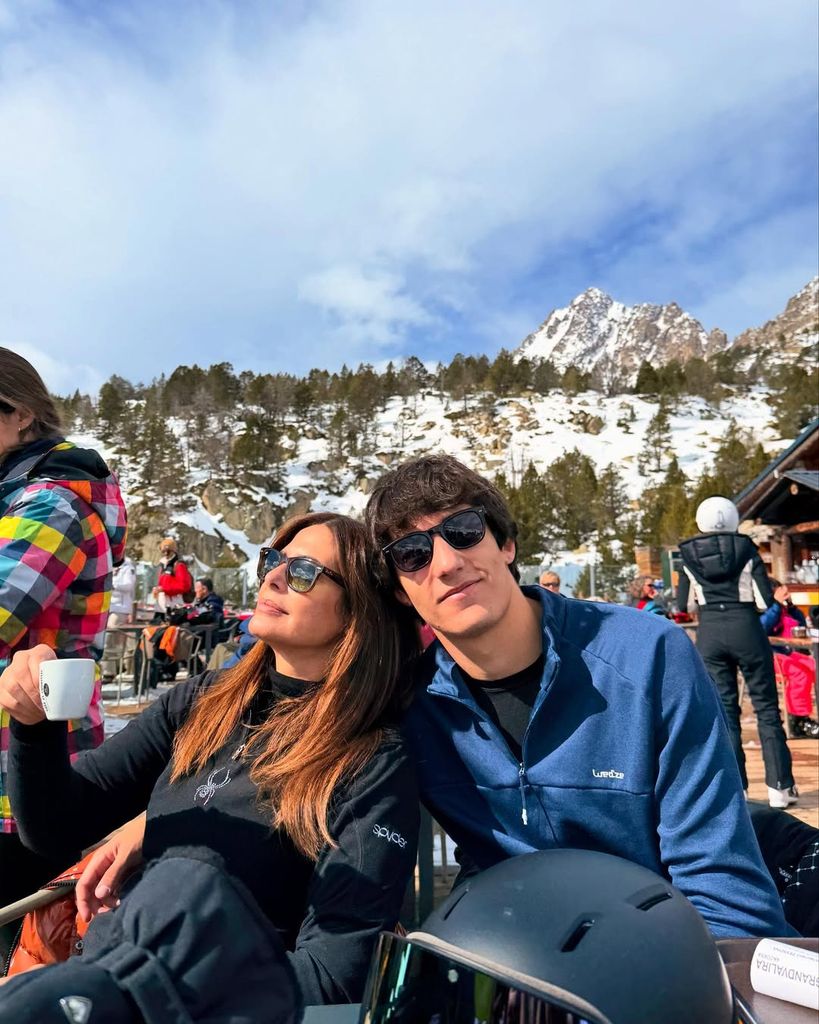 Nuria Roca disfruta de una escapada en la nieve con sus hijos