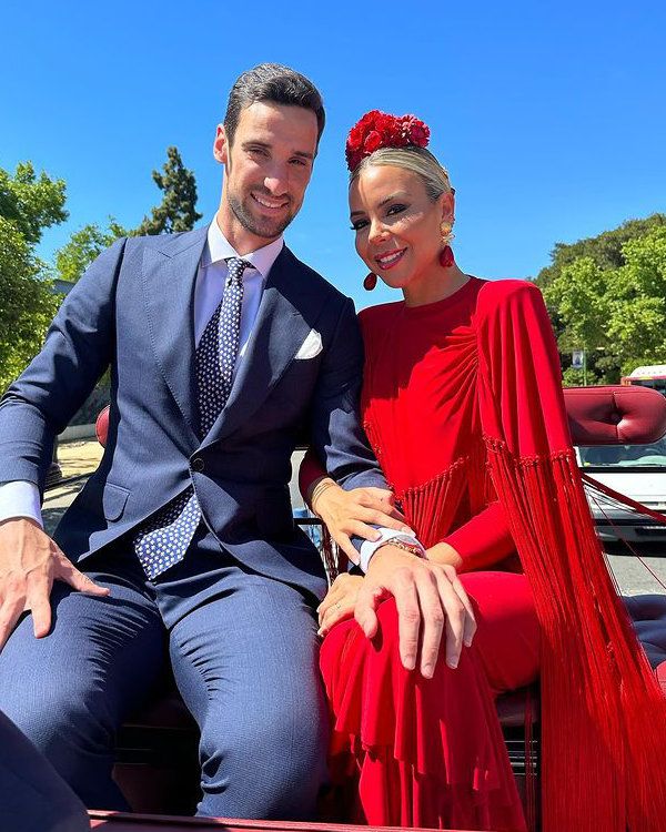 Sergio Rico y su mujer Alba en la Feria de Abril