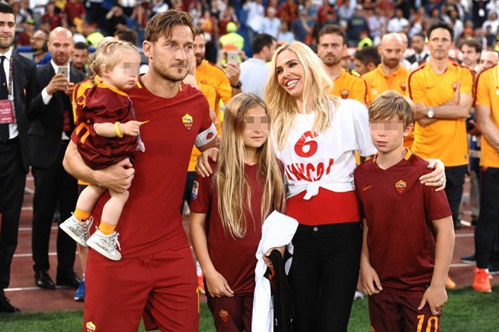 Francesco Totti e Ilaria Blasi con sus hijos