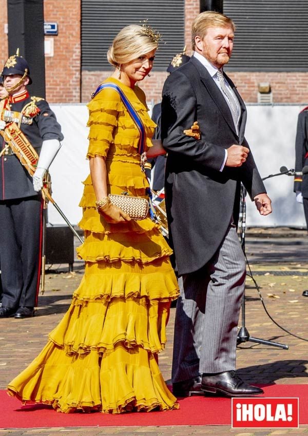 Máxima de Holanda con vestido amarillo de volantes