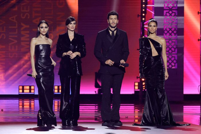 Paz Vega presentando los Grammy Latinos