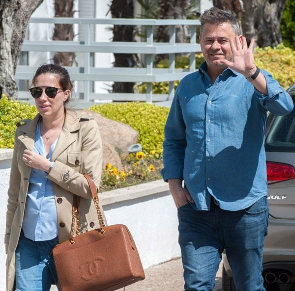 Carola Escámez y Miki Nadal visitaron este martes a su hija, Carmela, en el hospital
