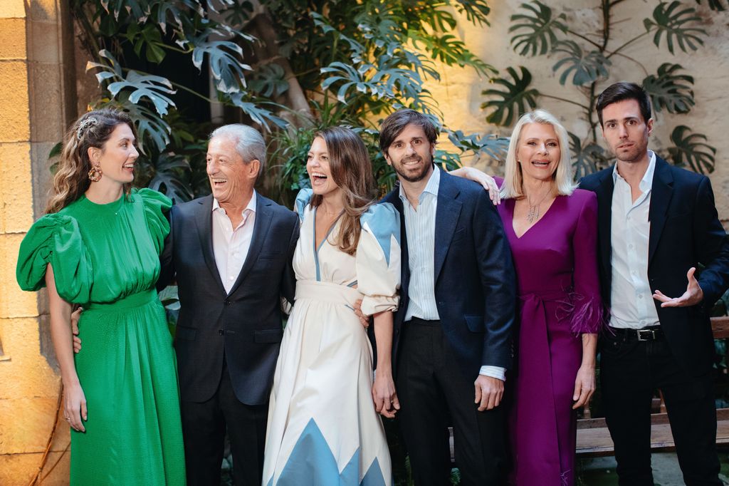 Isabelle Junot con su familia el día de su boda