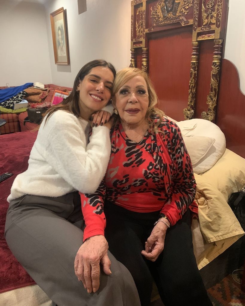 Silvia Pinal y Camila Valero.