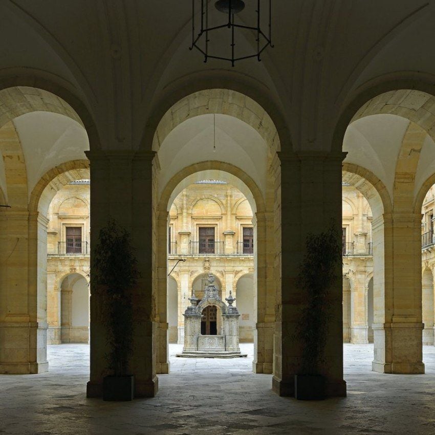 Patio renacentista del monasterio de Uclés.