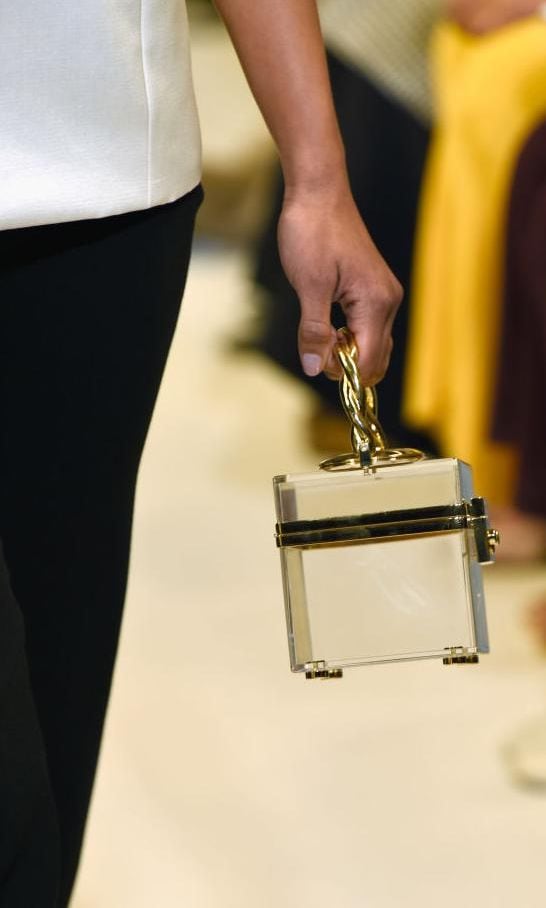 bolso cubo de brandon maxwell