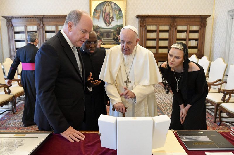 El Papa con Alberto y Charlene de Mónaco