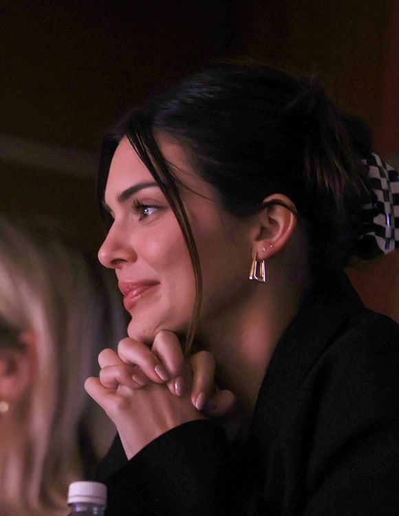 Kendall Jenner viendo un espectáculo deportivo en el Madison Square Garden de Nueva York