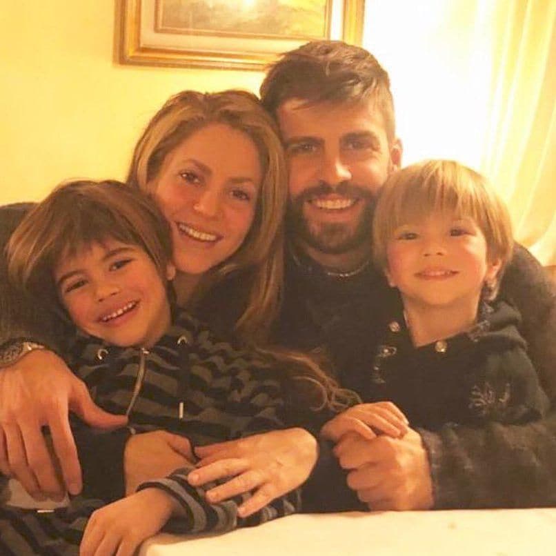 gerard pique and shakira with sons