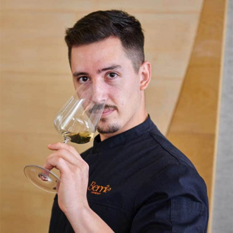 Mario Ayllón, sumiller de Berria Wine Bar.