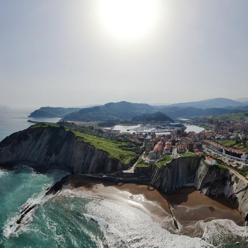 panoramica de zumaia y la zona costera guipuzcoa