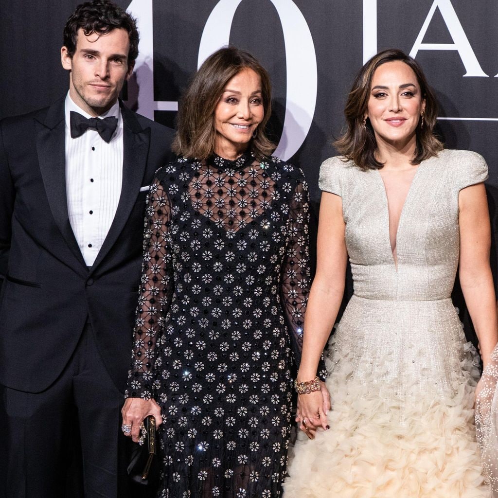 Isabel Preysler y Tamara Falcó con Íñigo Onieva