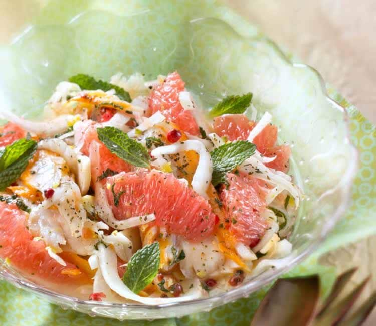 Ensalada de bacalao con pomelo, té verde y aceite de menta