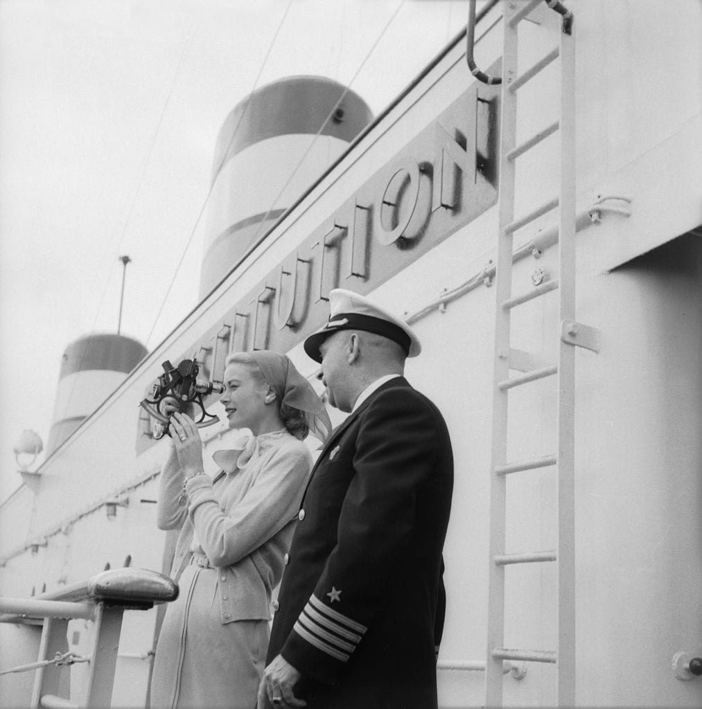 Grace Kelly en barco en abril 1956