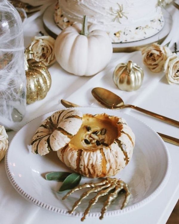 decorar mesa halloween elementos dorados