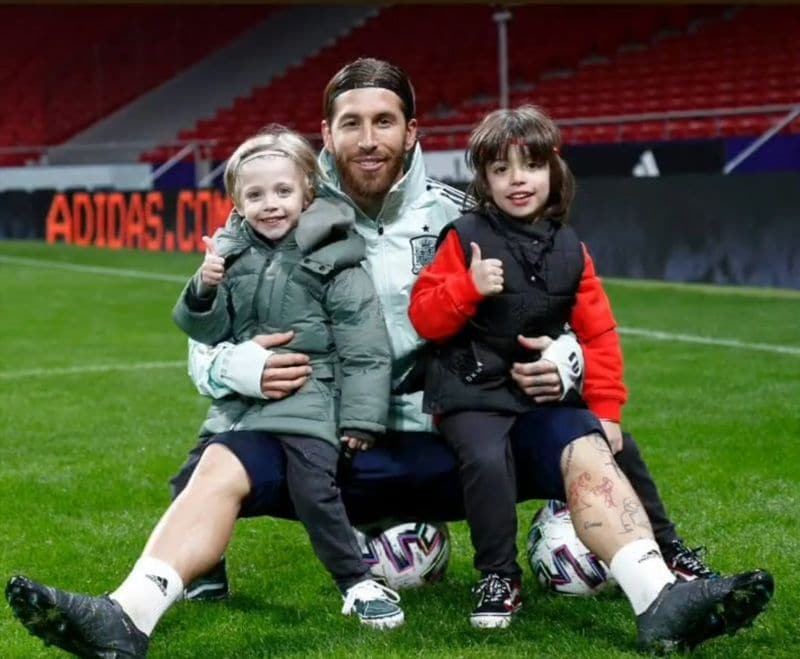 Sergio Ramos con Sergio Jr. y Marco, en un entrenamiento