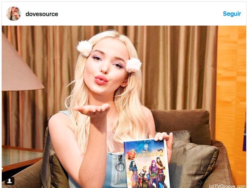 dove_cameron_pompones_1a