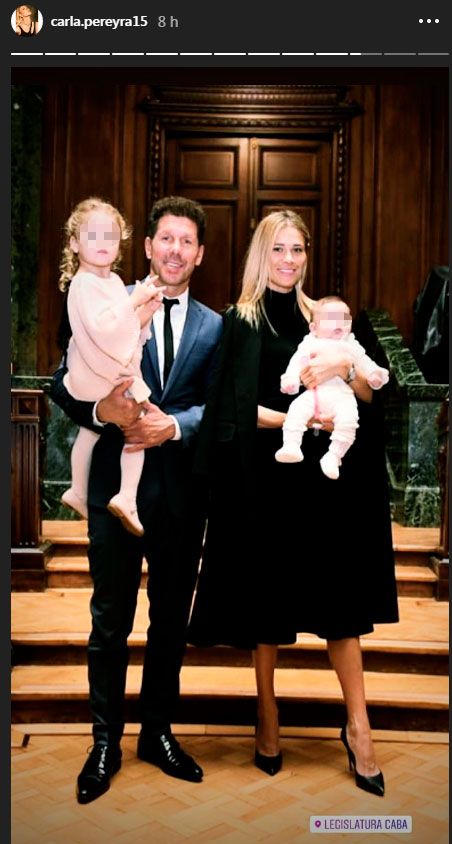 Simeone, Carla Pereyra y sus hijas