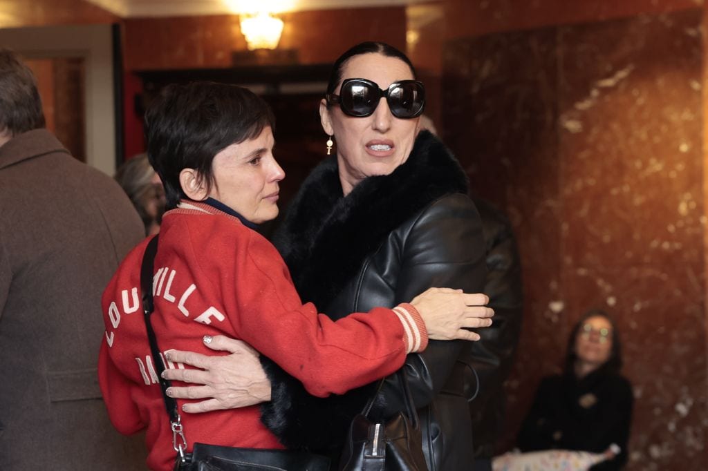 Elena Anaya abraza a Rossy de Palma