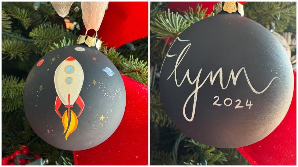 Lauren Sánchez compartió la esfera decorada que adorna su árbol de Navidad, la cual está inspirada en su libro infantil