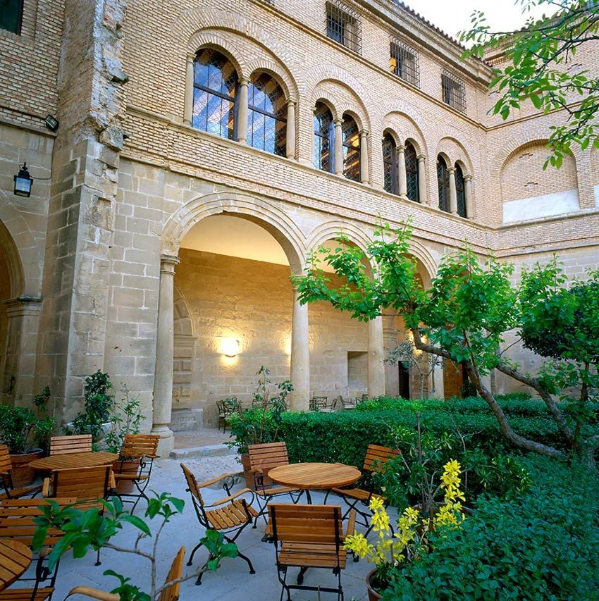 Patio del Parador de Alcañiz, Teruel