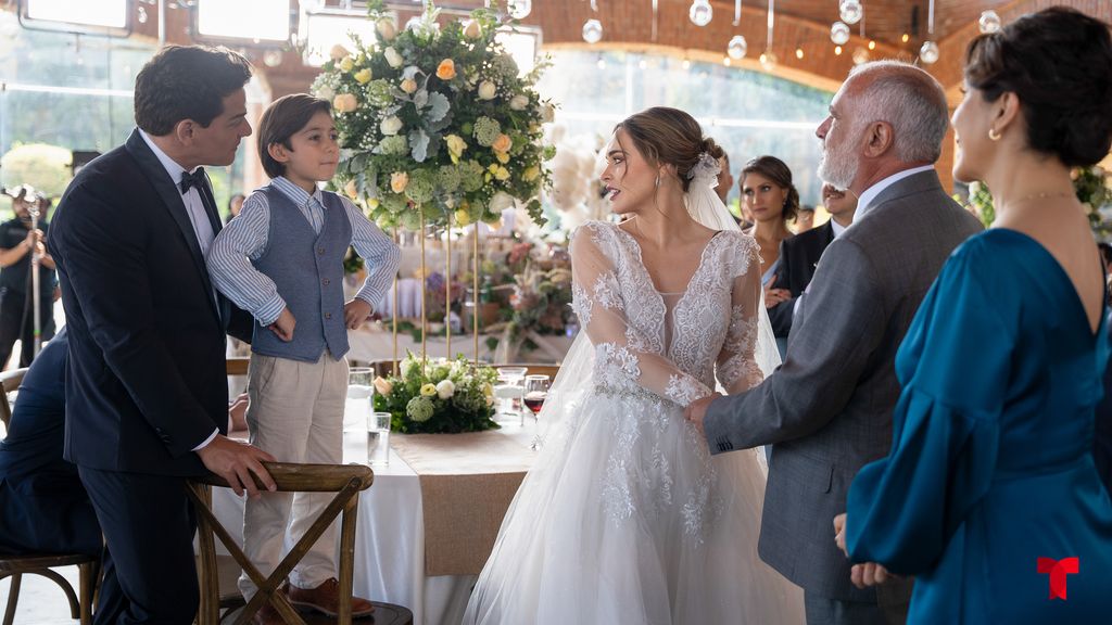 Escenas del primer episodio de 'La Jefa', la boda de Gloria y Juan José