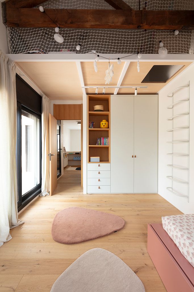 Children's room that incorporates the play area in the loft