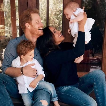 first photo of meghan markle and prince harry 39 s daughter lilibet released