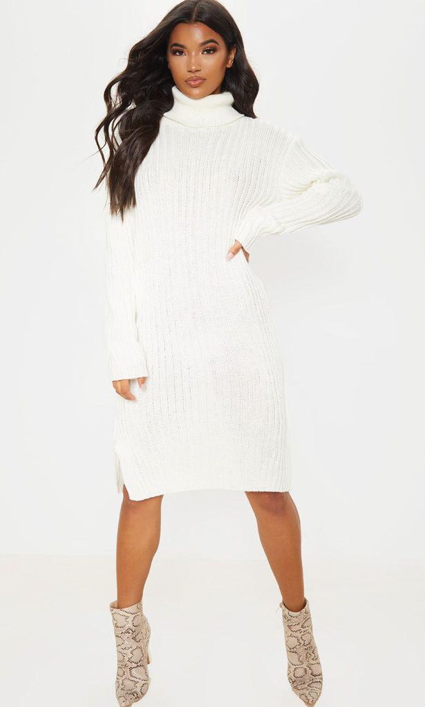Cream Roll Neck Midi Sweater Dress de Pretty Little Thing