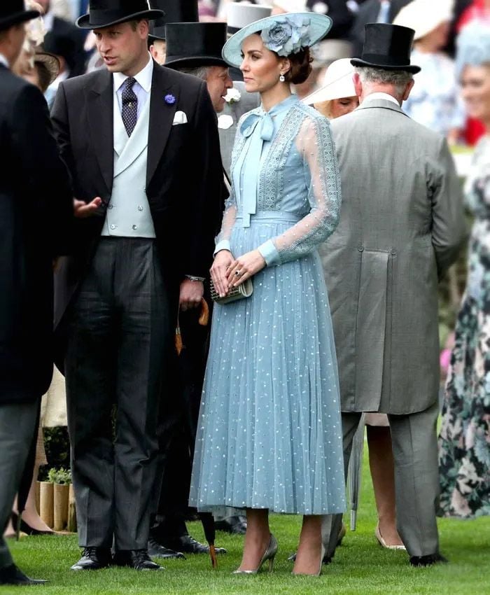 Kate Middleton y el príncipe de Gales en la fiesta del jardín del palacio de Buckingham