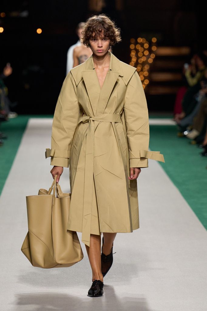 Paris Fashion Week: Victoria Beckham Primavera/Verano 2025