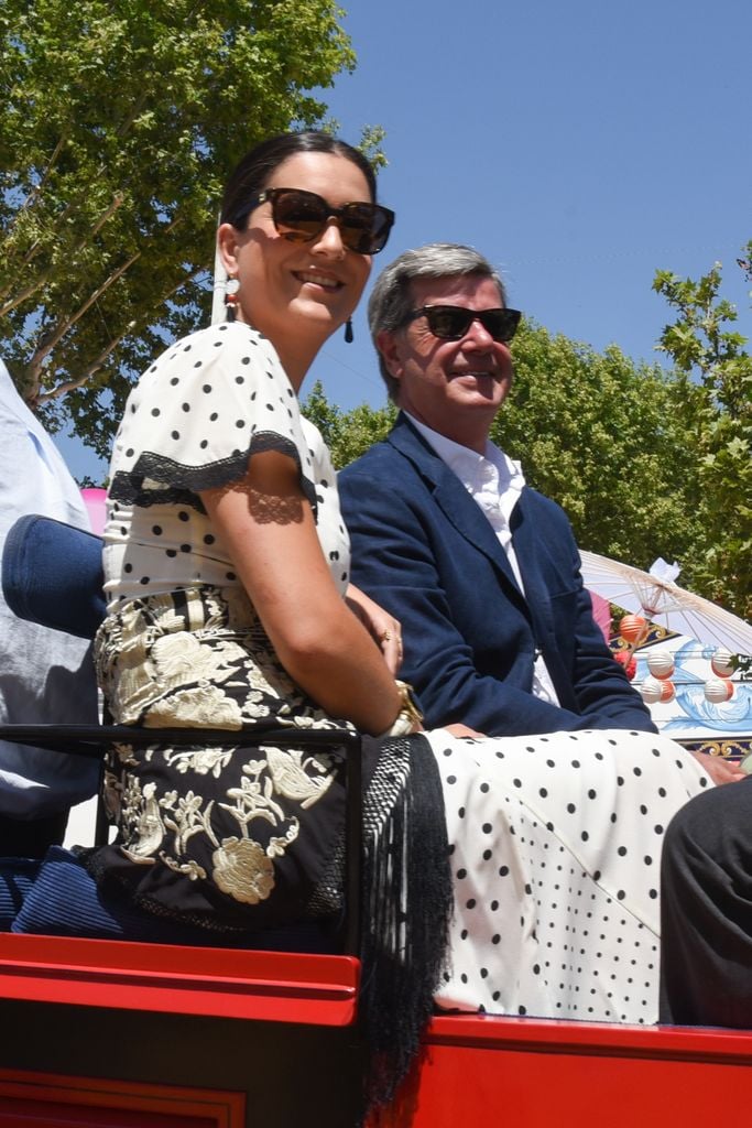 Cayetano Martínez de Irujo y Bárbara Mirjan en la Feria de Abril